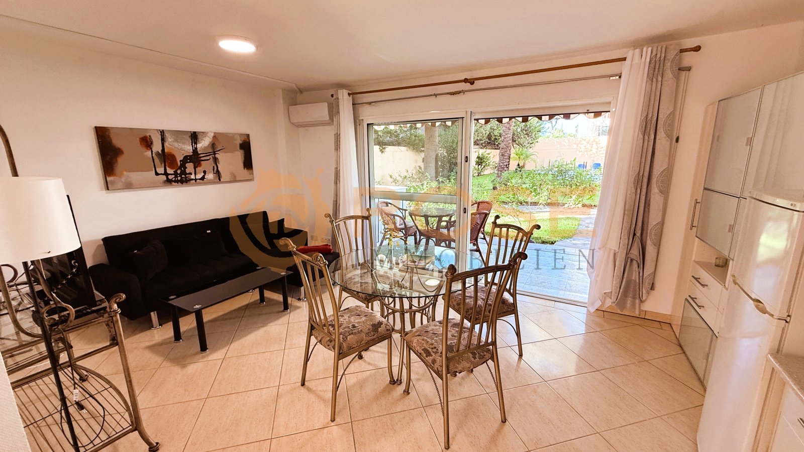 Grosszügiges Apartment mit Terrasse und Gartenblick Grosszügiges Apartment mit Terrasse und Gartenblick